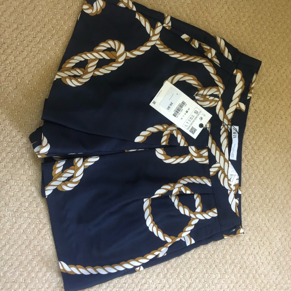 NEW WITH TAGS Zara shorts size small
